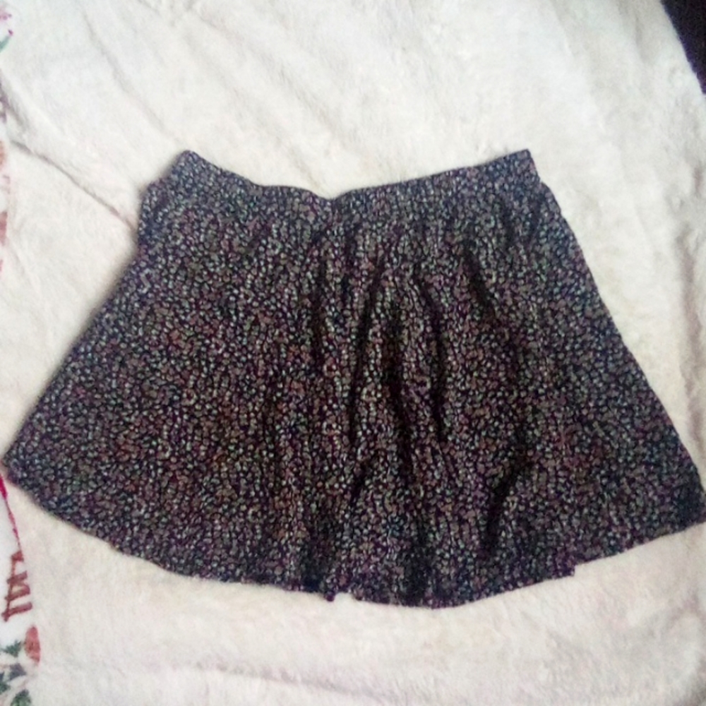 Size L AE Floral Mini Skirt